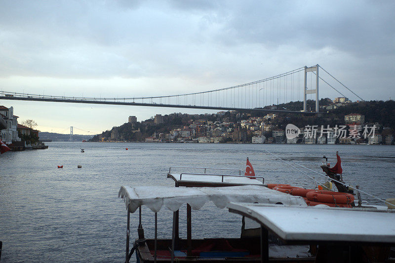 从Kanlıca码头俯瞰Fatih Sultan Mehmet大桥